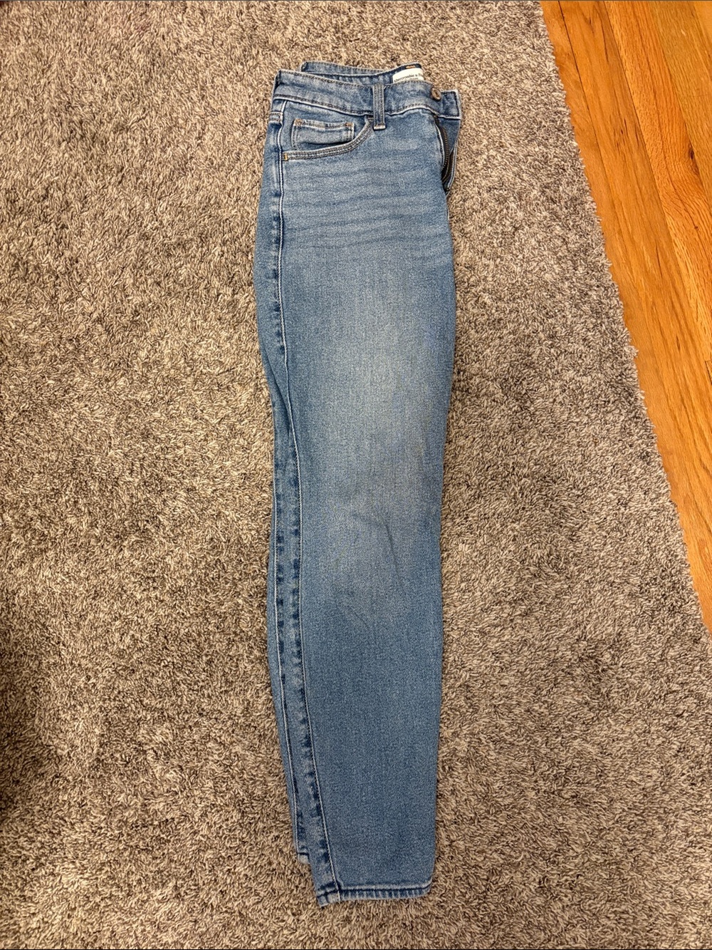 Abercrombie & Fitch Women's Light Blue Skinny Jeans